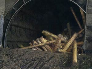 De-barker suffering severe abrasion on protection plates De-barker suffering severe abrasion on protection plates